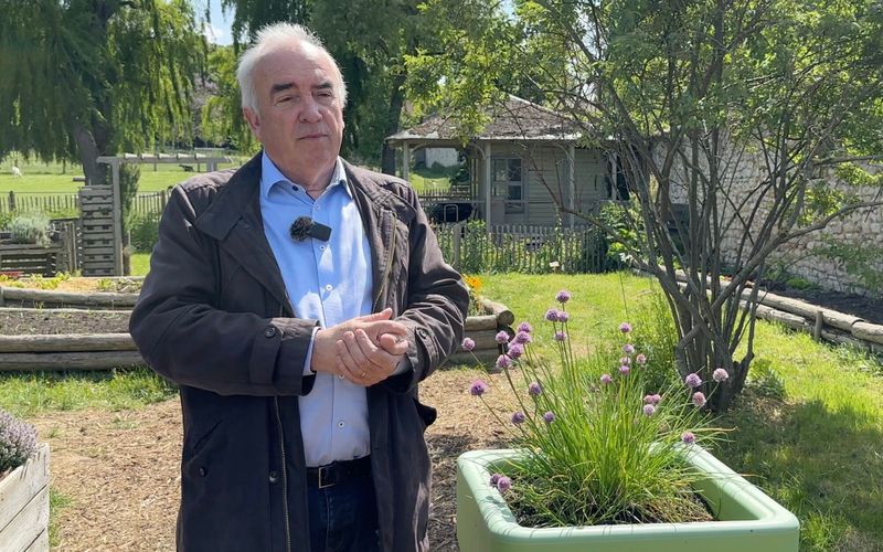 Conférence en ligne  Spécial jardin: un beau jardin économe en eau avec Alain Baraton