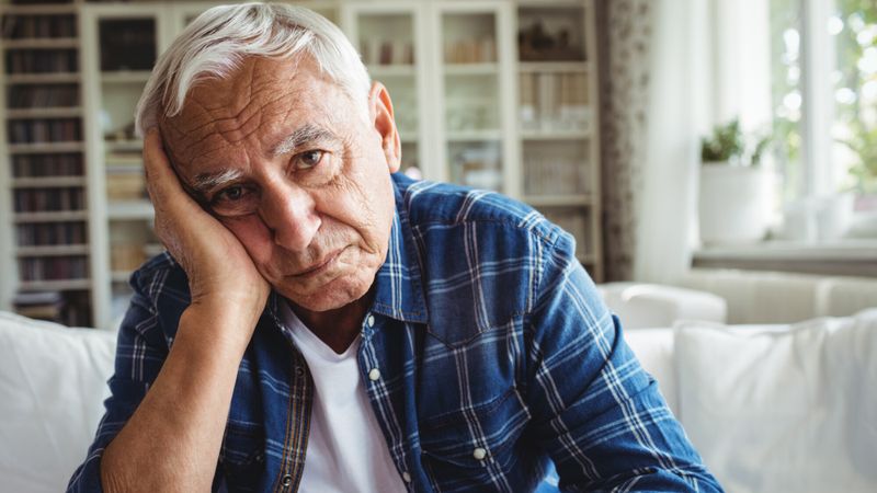 homme-senior-inquiet