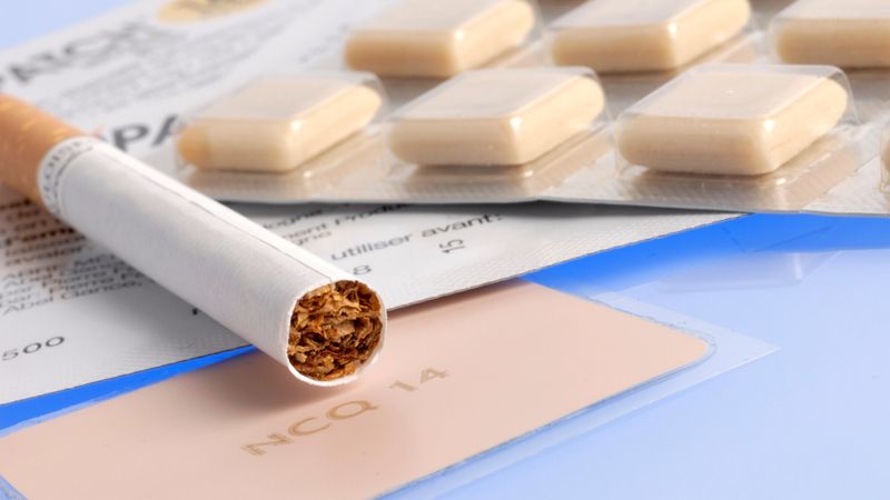 Illustration de cigarettes et substituts nicotiniques