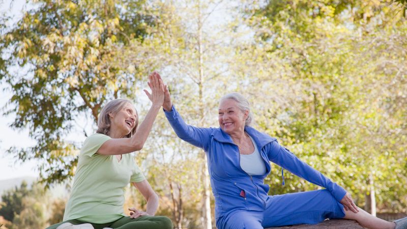 Illustration de deux femmes faisant du sport
