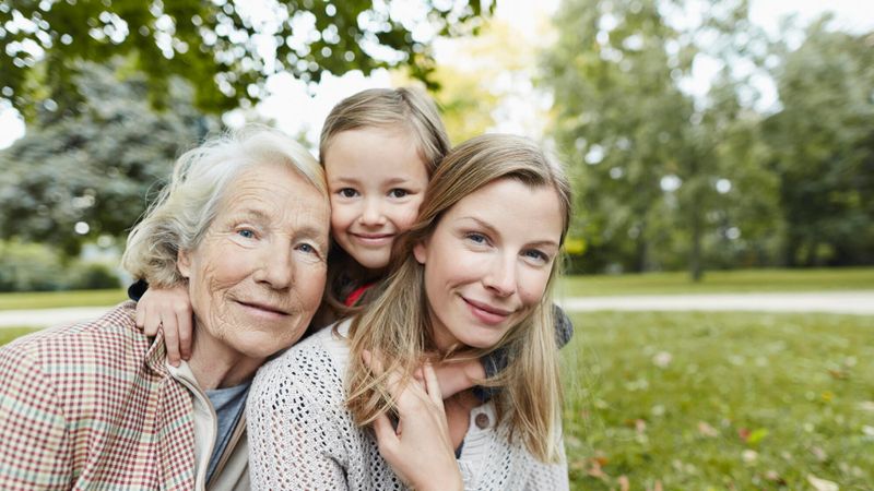 Illustration de trois générations de femmes
