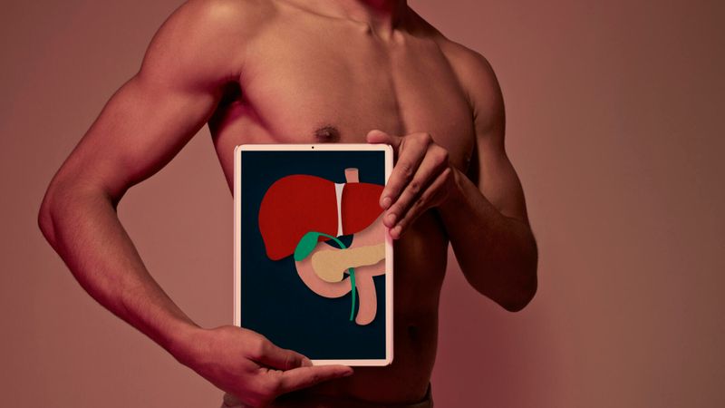 Illustration d'un homme montrant son foie