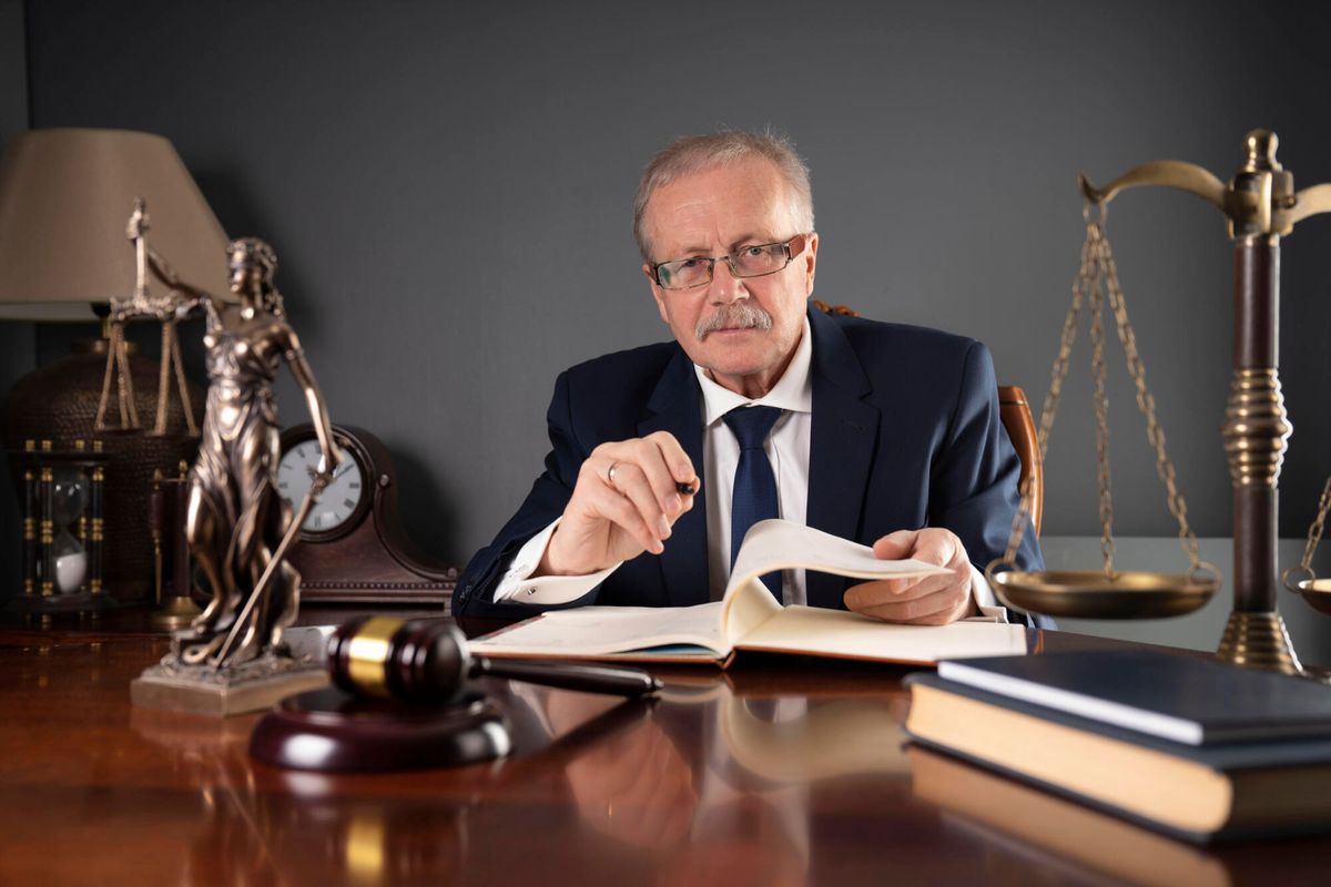 Illustration d'un notaire