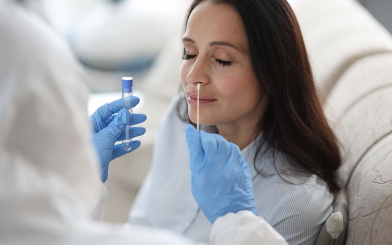 Un test antigénique unique pour détecter la grippe et le Covid-19, c'est désormais possible, même pour les enfants