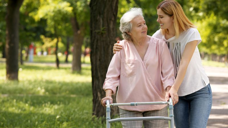 Illustration d'une fille et sa mère