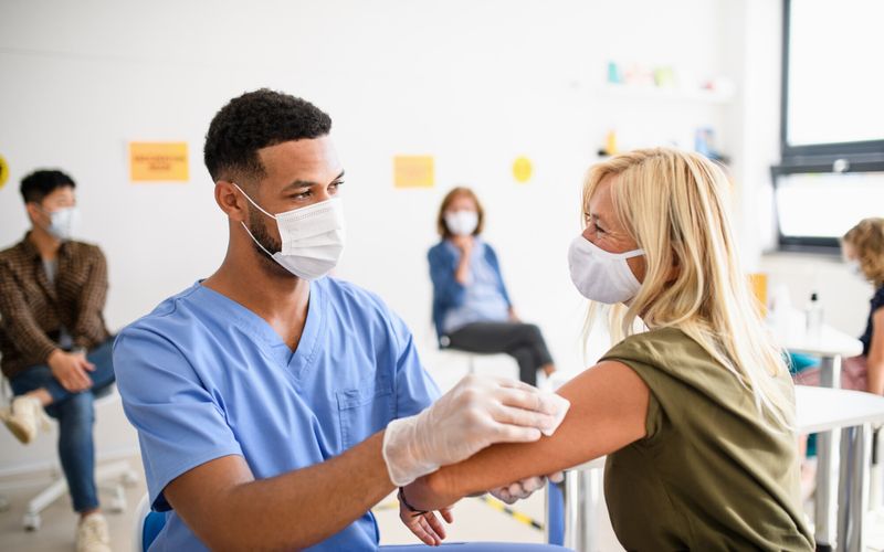 Covid-19 et grippe: qui peut être vacciné, par quel vaccin et quand?