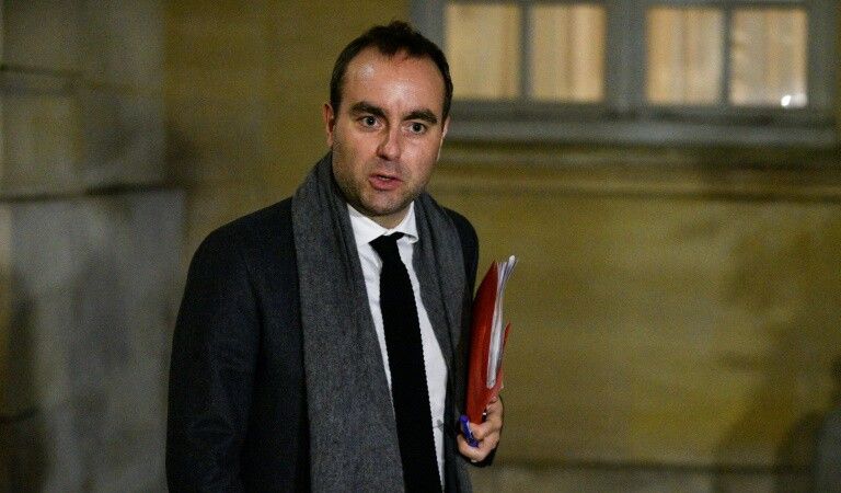 Le ministre des Outre-Mer Sébastien Lecornu "en route pour les Antilles"