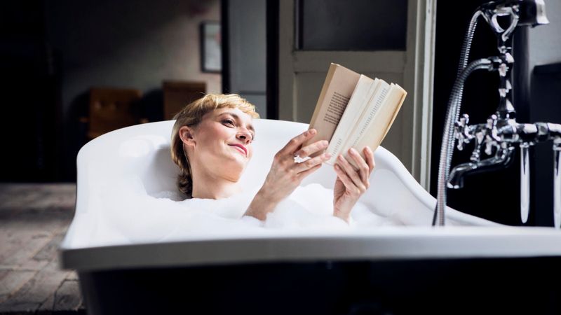lire dans bain baignoire