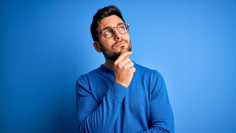 Personne qui réfléchit