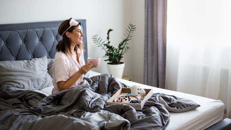 reveil-petit-dejeuner-lit