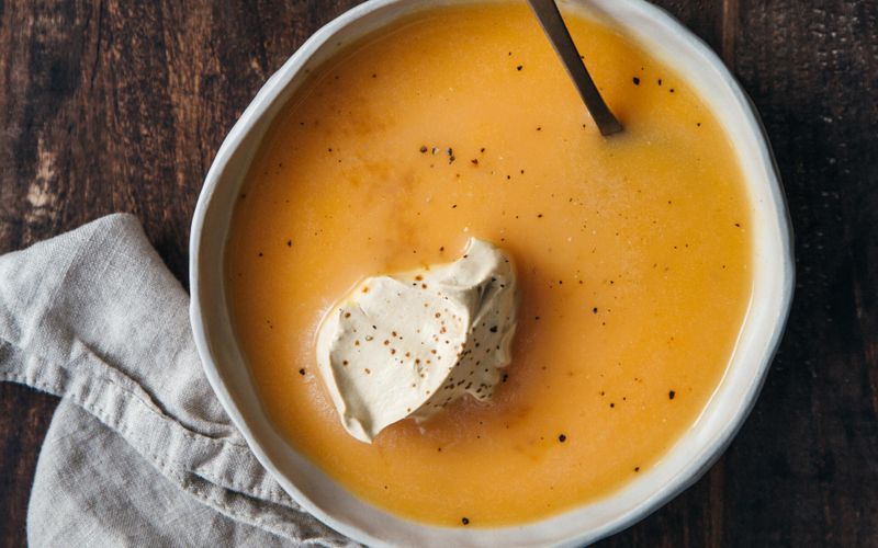 Velouté de potiron et chantilly à la chicorée
